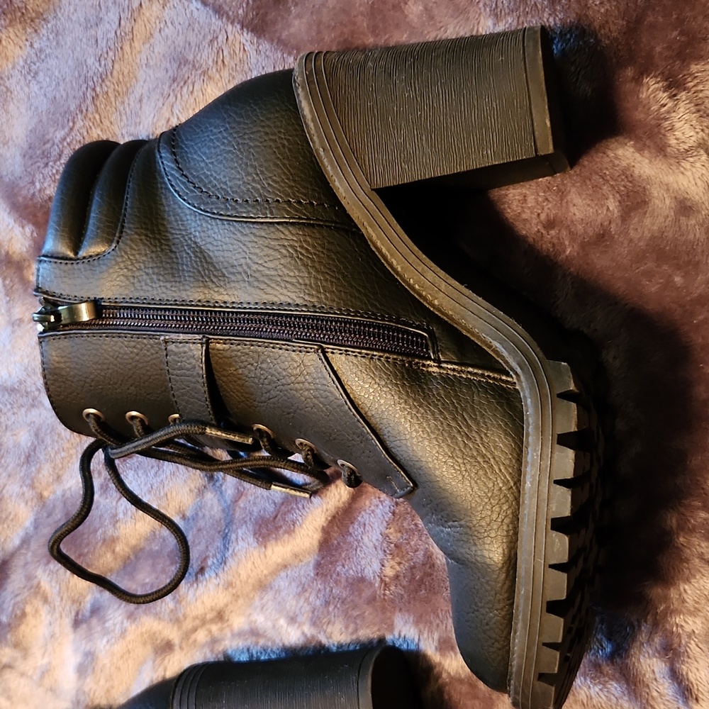 Torrid Side Zip Block Heel Ankle Boot Size 9 - image 5